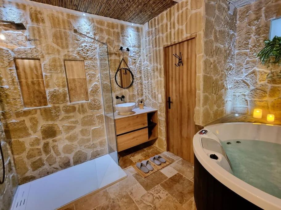 Les Spas De La Mer, Suite & Spa, Love Room, Plein Coeur Du Grau Le Grau-du-Roi Exterior foto