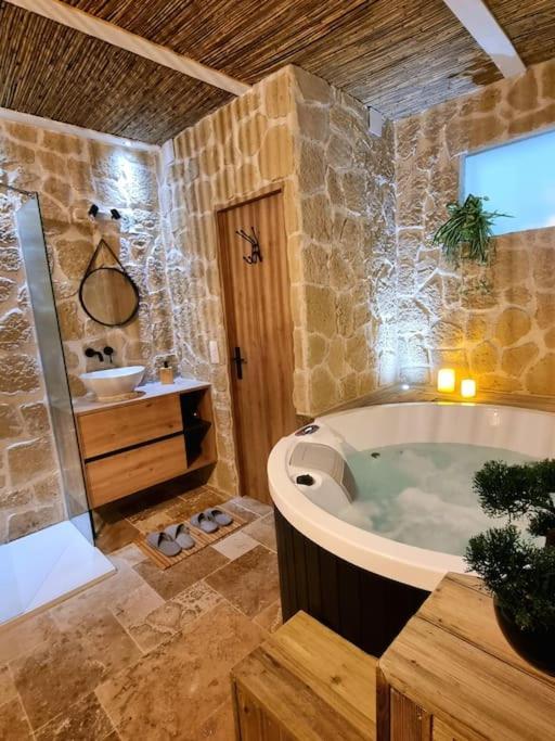 Les Spas De La Mer, Suite & Spa, Love Room, Plein Coeur Du Grau Le Grau-du-Roi Exterior foto
